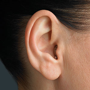 audifono CIC en oreja