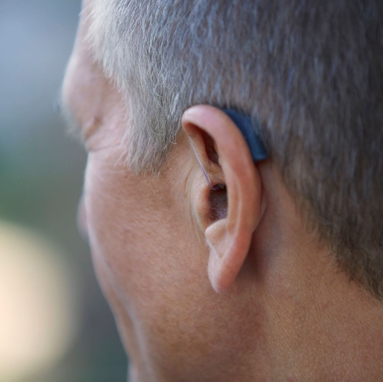 audifono BTE en oreja